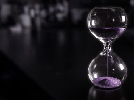 Timing Your Bets: When to Bet Early vs. Late